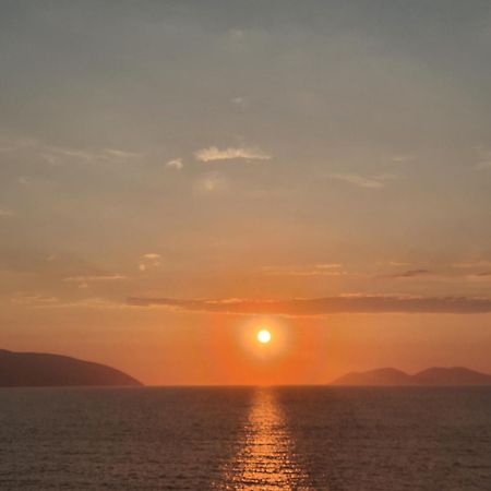 Darla Sea View Apartment Vlorë Exteriör bild