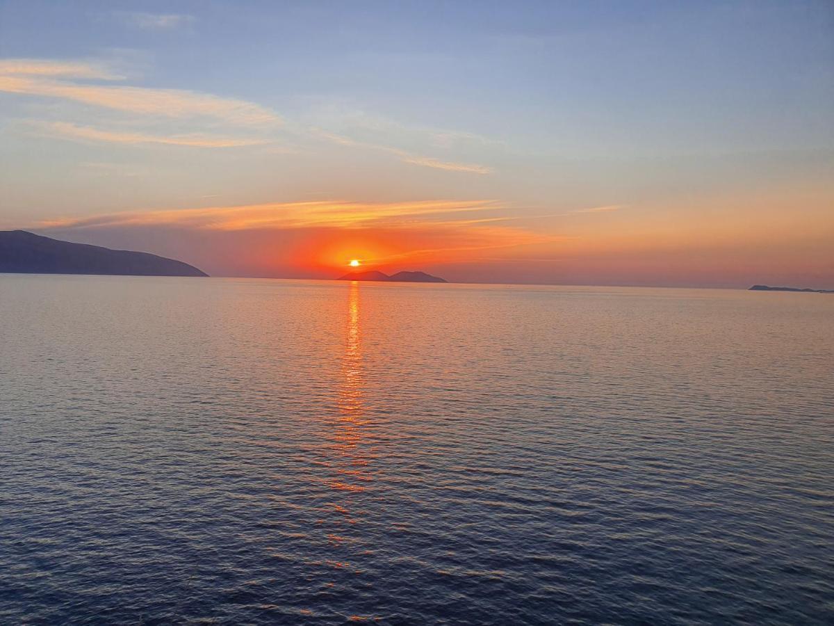Darla Sea View Apartment Vlorë Exteriör bild