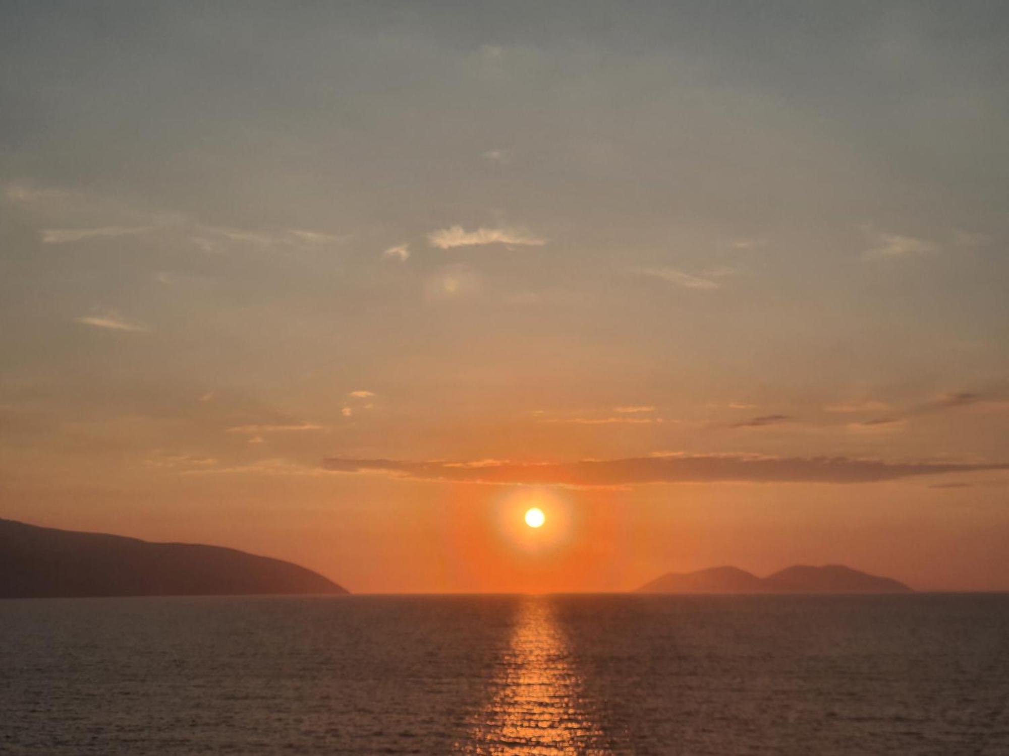Darla Sea View Apartment Vlorë Exteriör bild