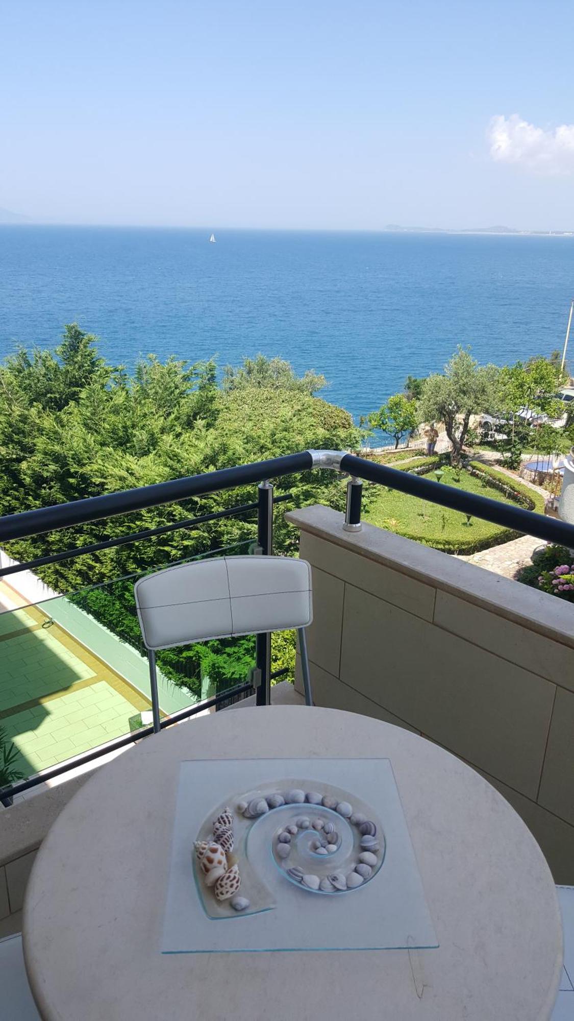 Darla Sea View Apartment Vlorë Exteriör bild